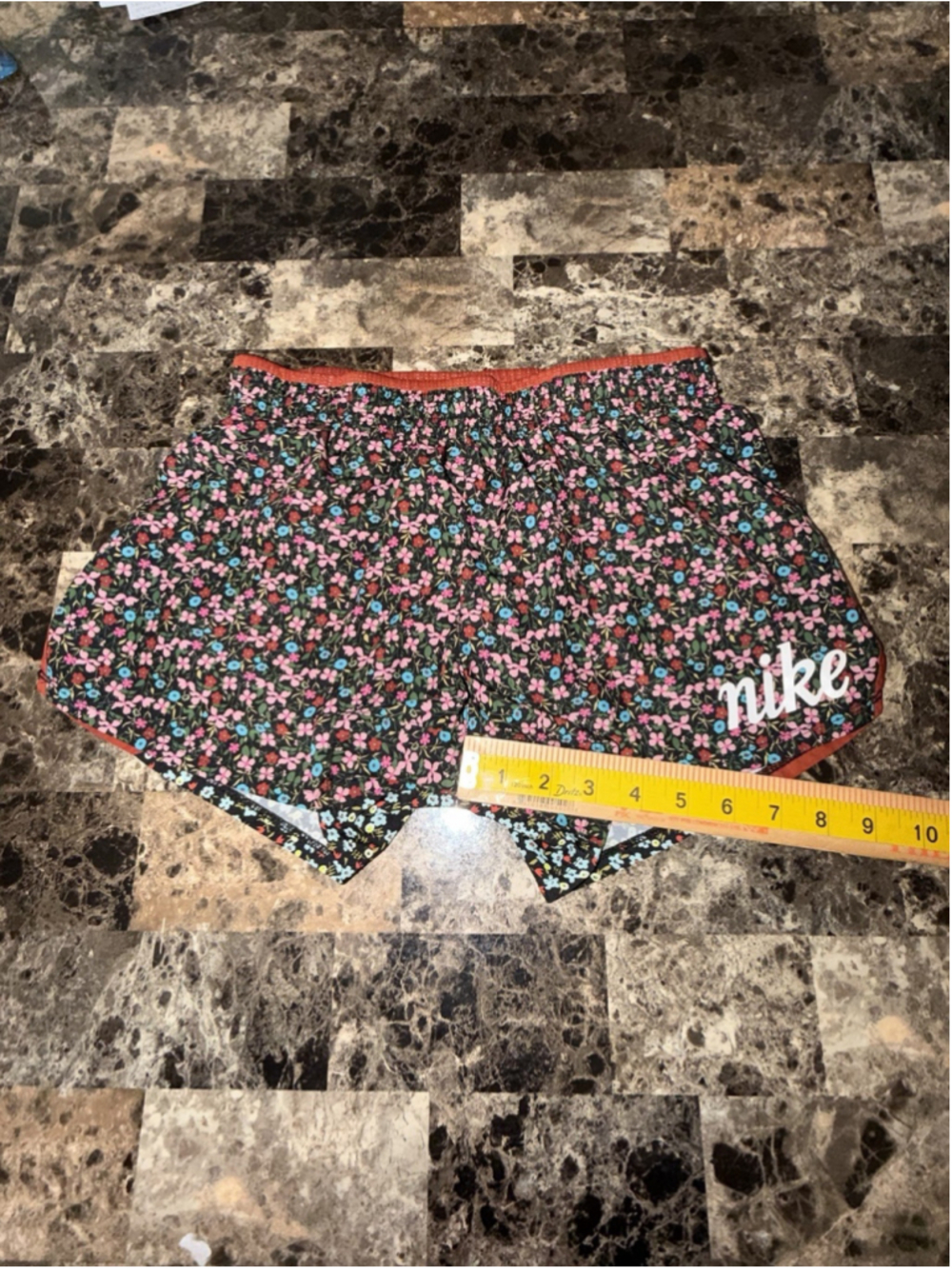 NIKE 10k WOMENS LINED SHORT 3.5” FLORAL SIZE SMALL - Picture 3 of 7